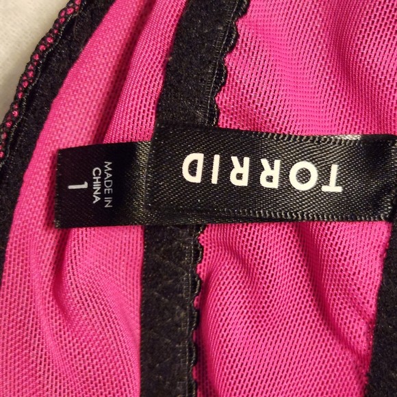 Torrid Plus Size Woman’s Pink & Black Unlined Lace Bralette Size 1XL - Picture 3 of 6